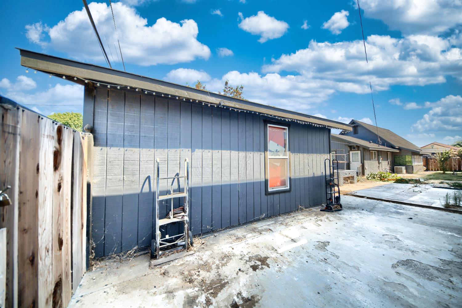 131 5th St, Gustine, CA 95322