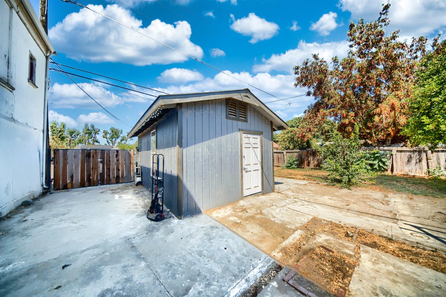 131 5th St, Gustine, CA 95322