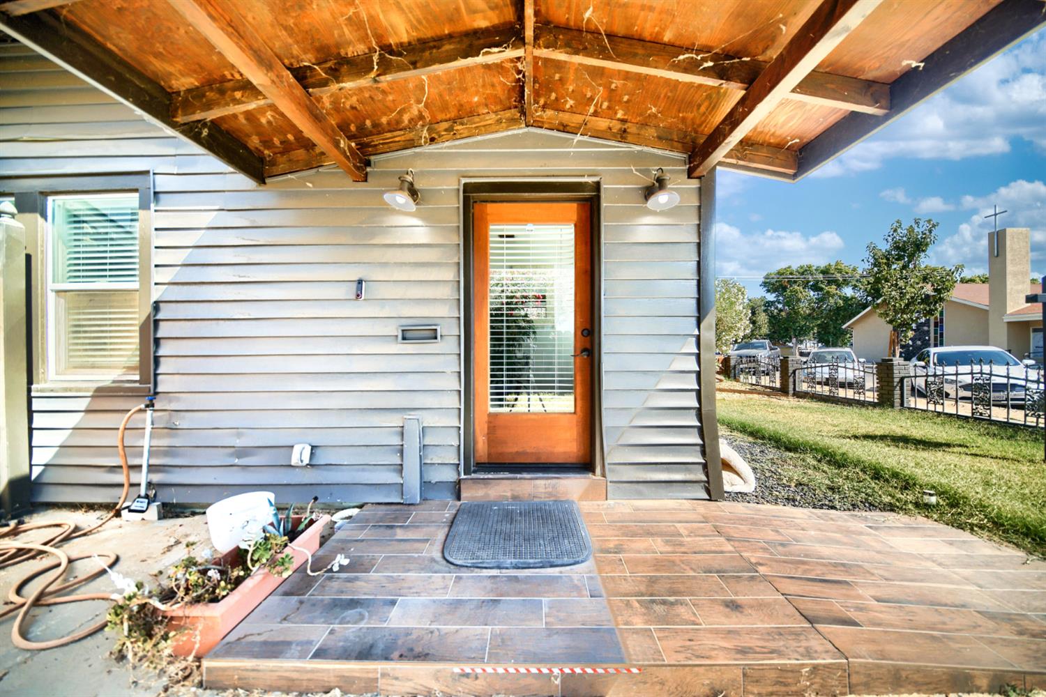 131 5th St, Gustine, CA 95322