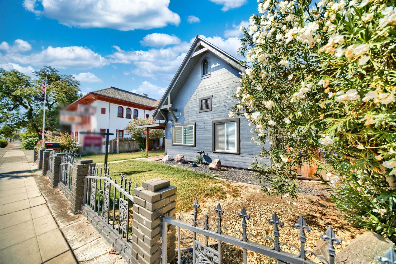 131 5th St, Gustine, CA 95322