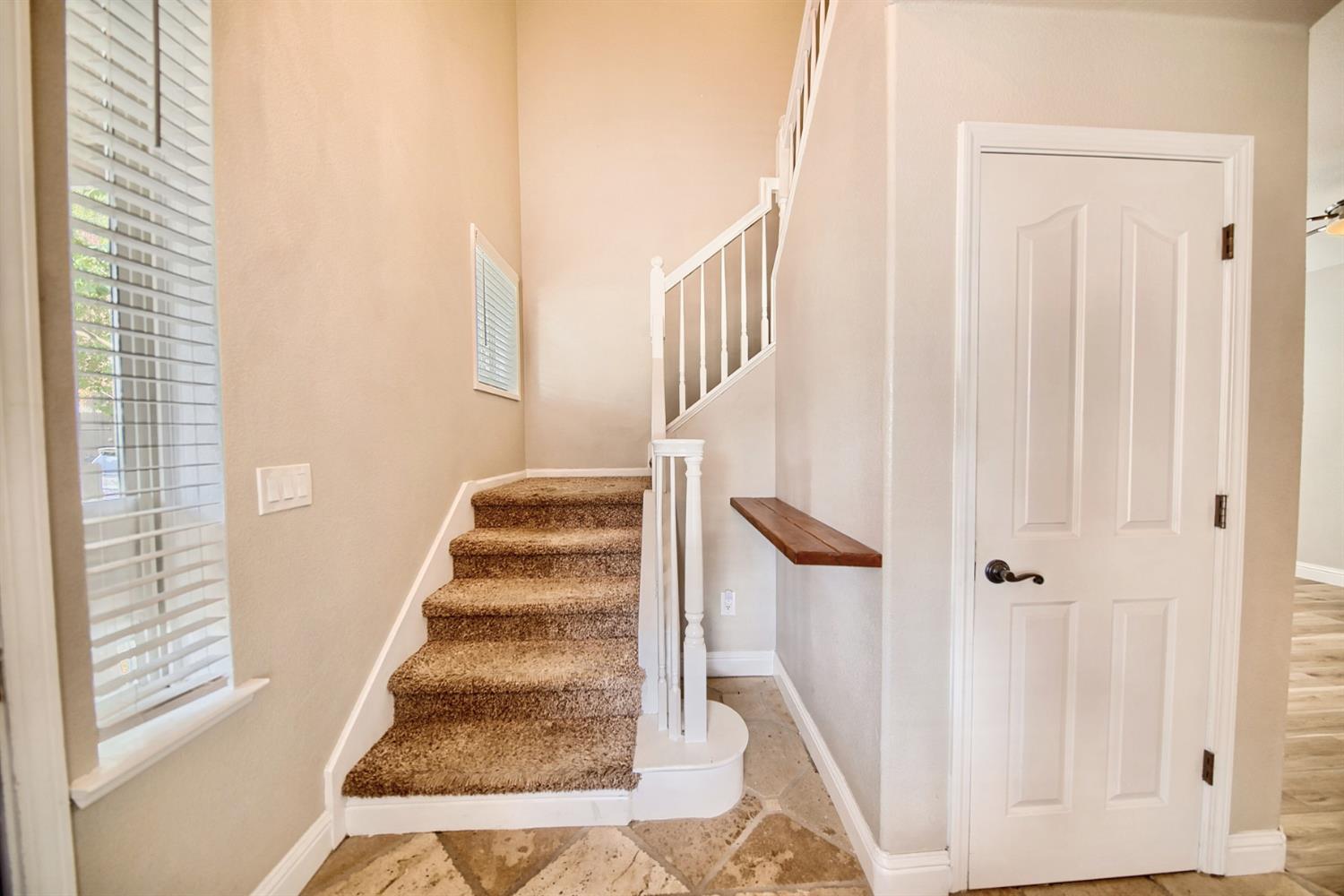 579 Almondcrest St, Oakdale, CA 95361