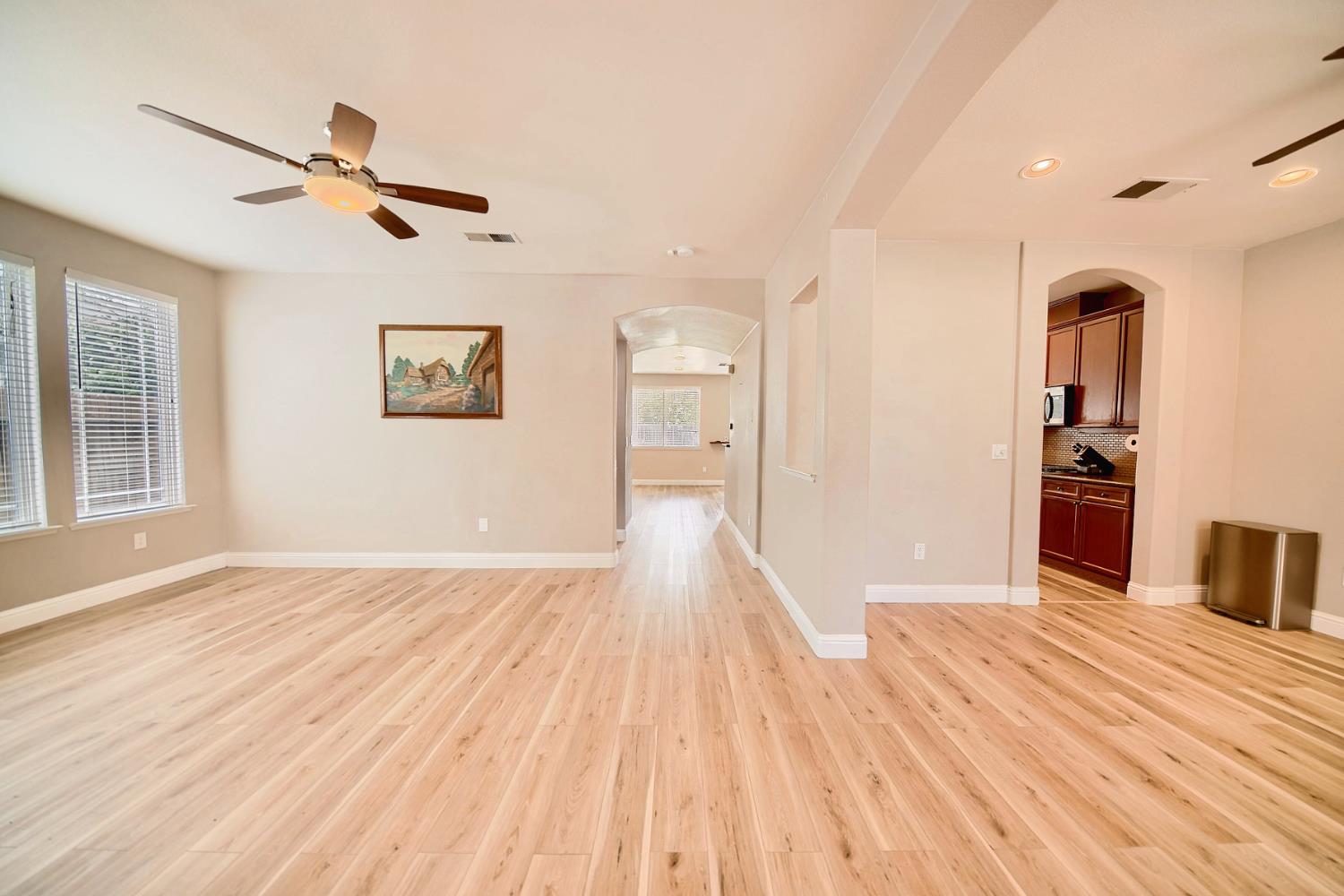 579 Almondcrest St, Oakdale, CA 95361