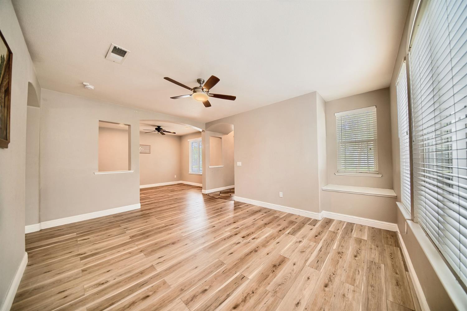 579 Almondcrest St, Oakdale, CA 95361