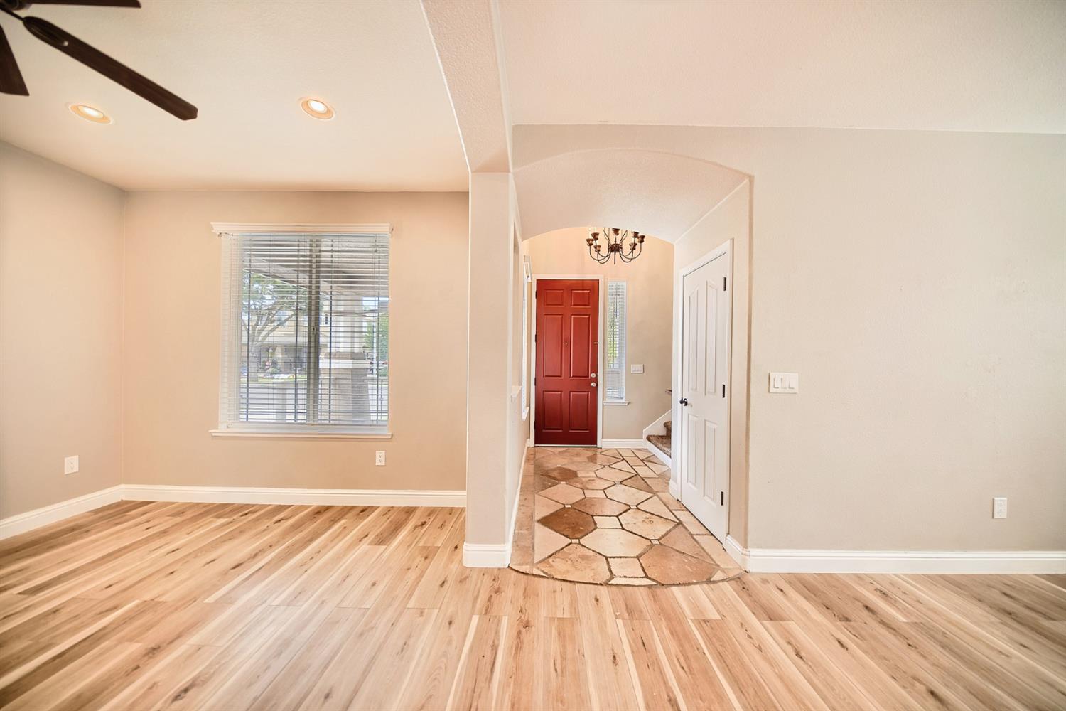 579 Almondcrest St, Oakdale, CA 95361