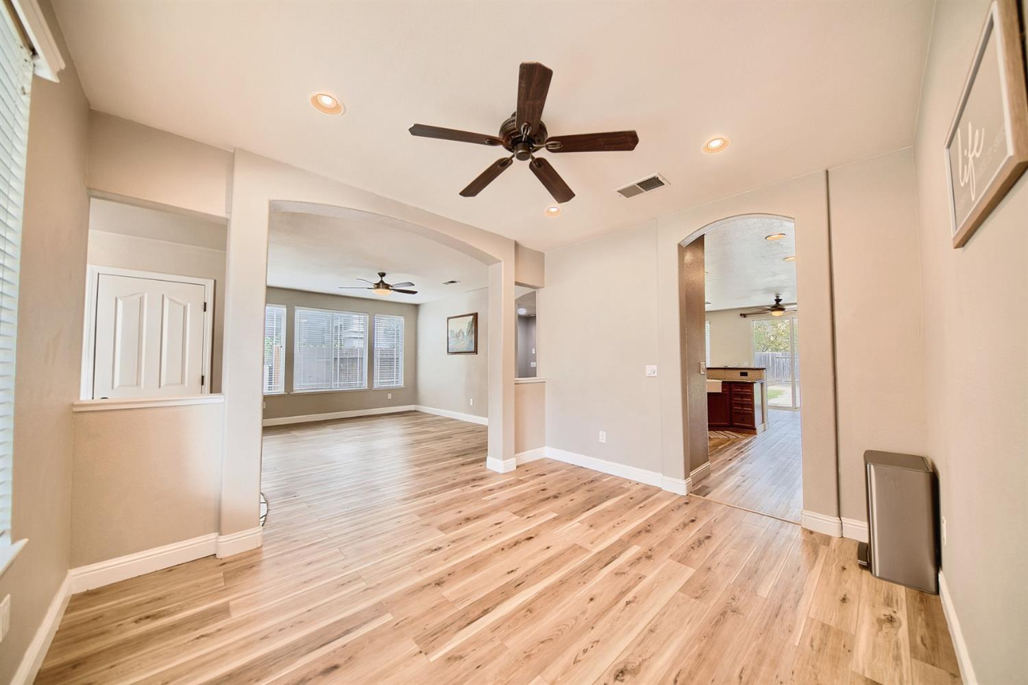 579 Almondcrest St, Oakdale, CA 95361