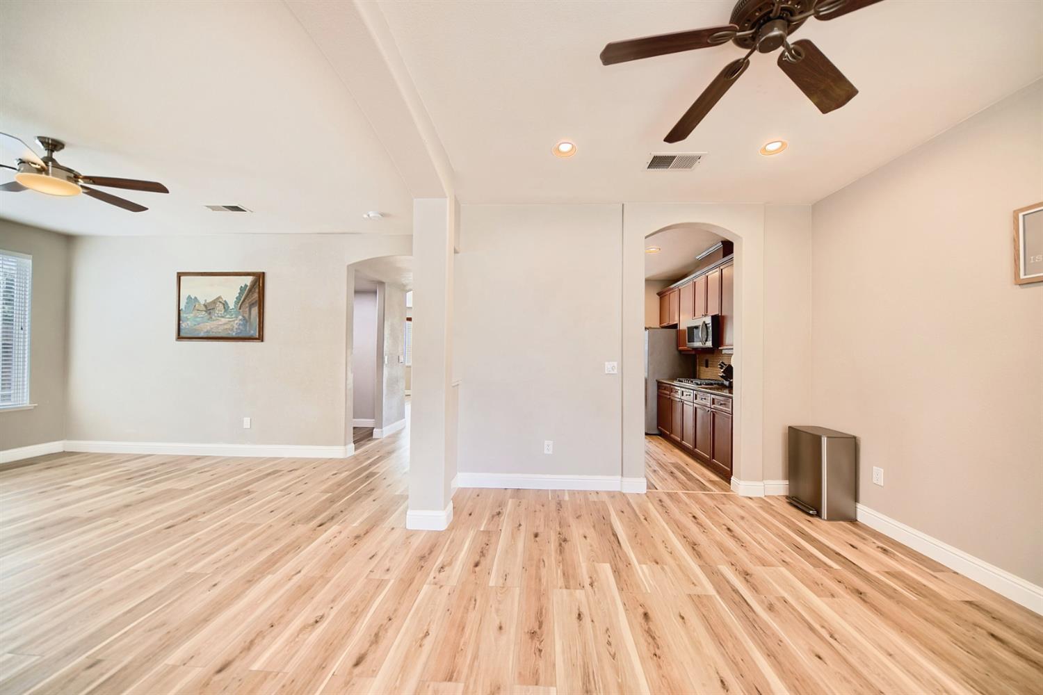 579 Almondcrest St, Oakdale, CA 95361