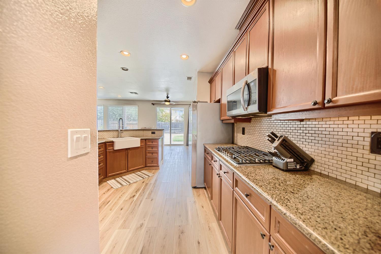 579 Almondcrest St, Oakdale, CA 95361