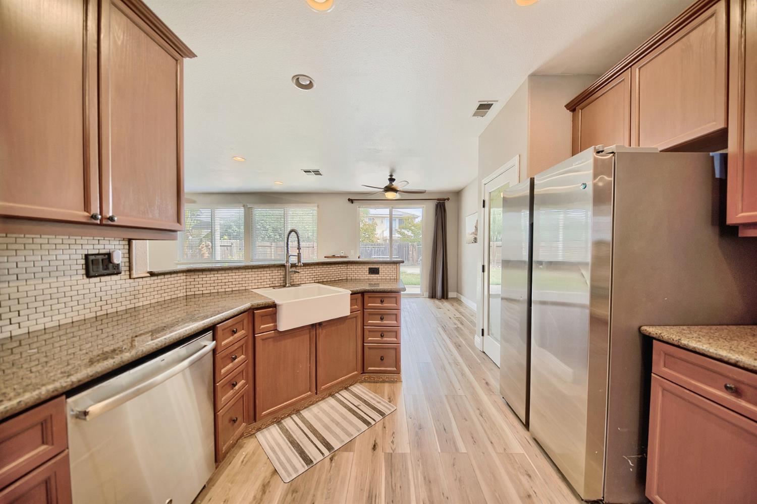 579 Almondcrest St, Oakdale, CA 95361