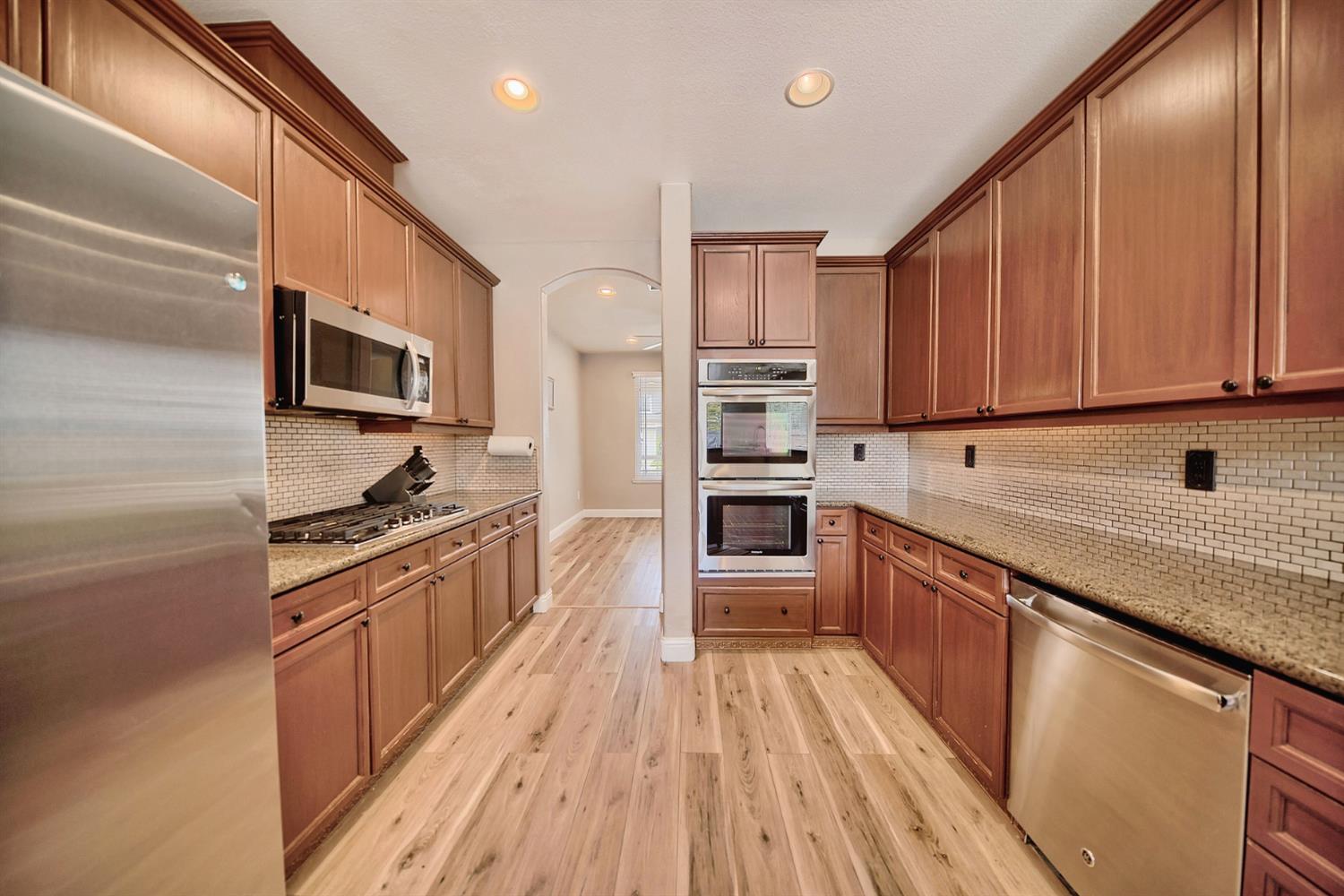 579 Almondcrest St, Oakdale, CA 95361