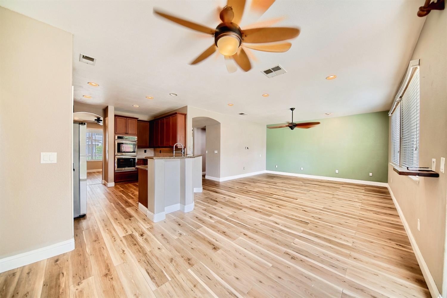 579 Almondcrest St, Oakdale, CA 95361