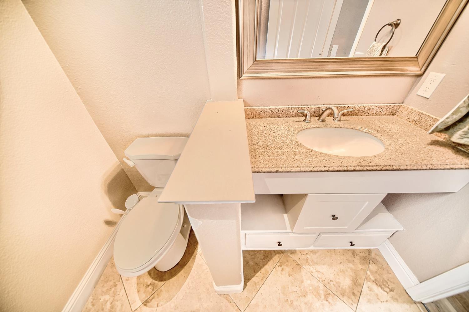 579 Almondcrest St, Oakdale, CA 95361