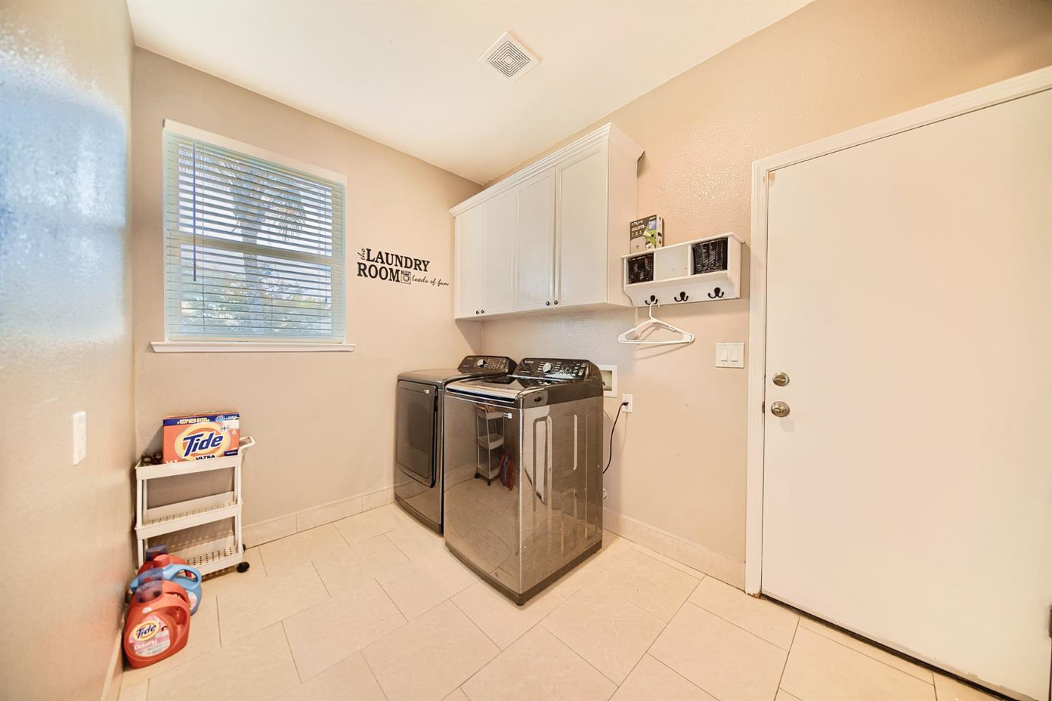 579 Almondcrest St, Oakdale, CA 95361