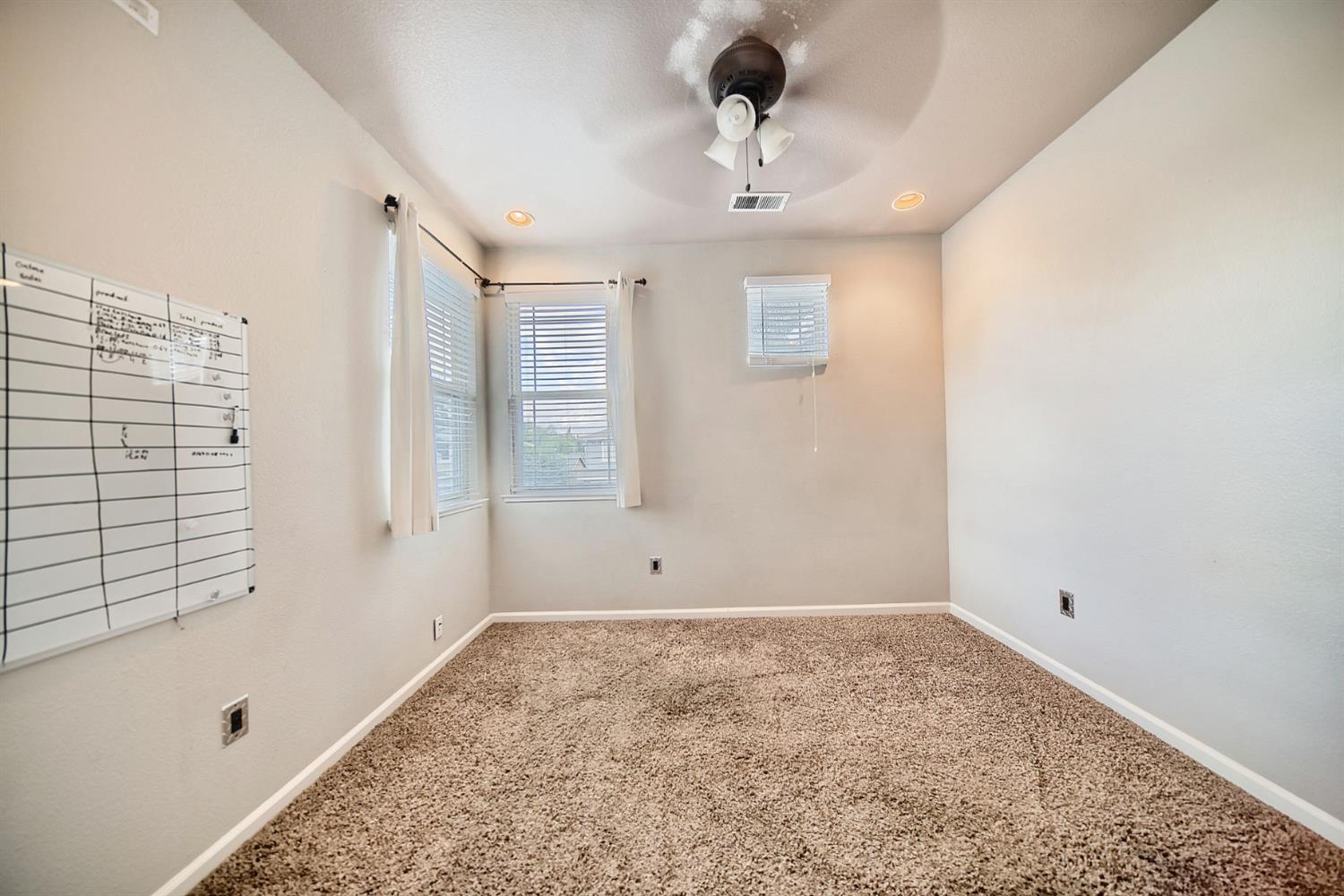 579 Almondcrest St, Oakdale, CA 95361