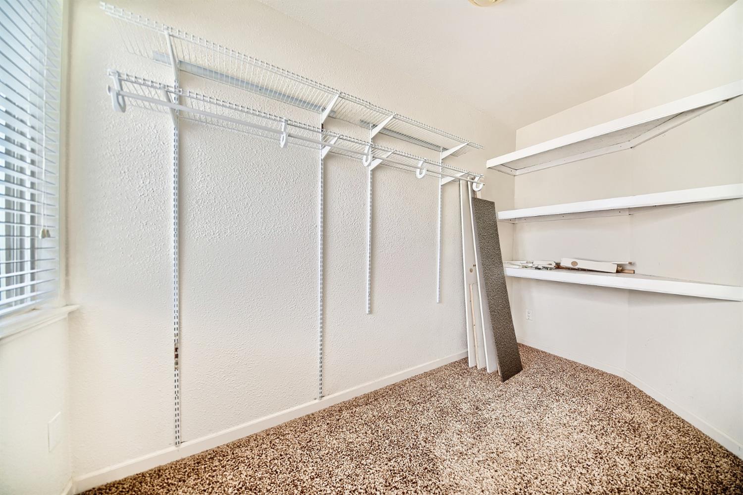 579 Almondcrest St, Oakdale, CA 95361