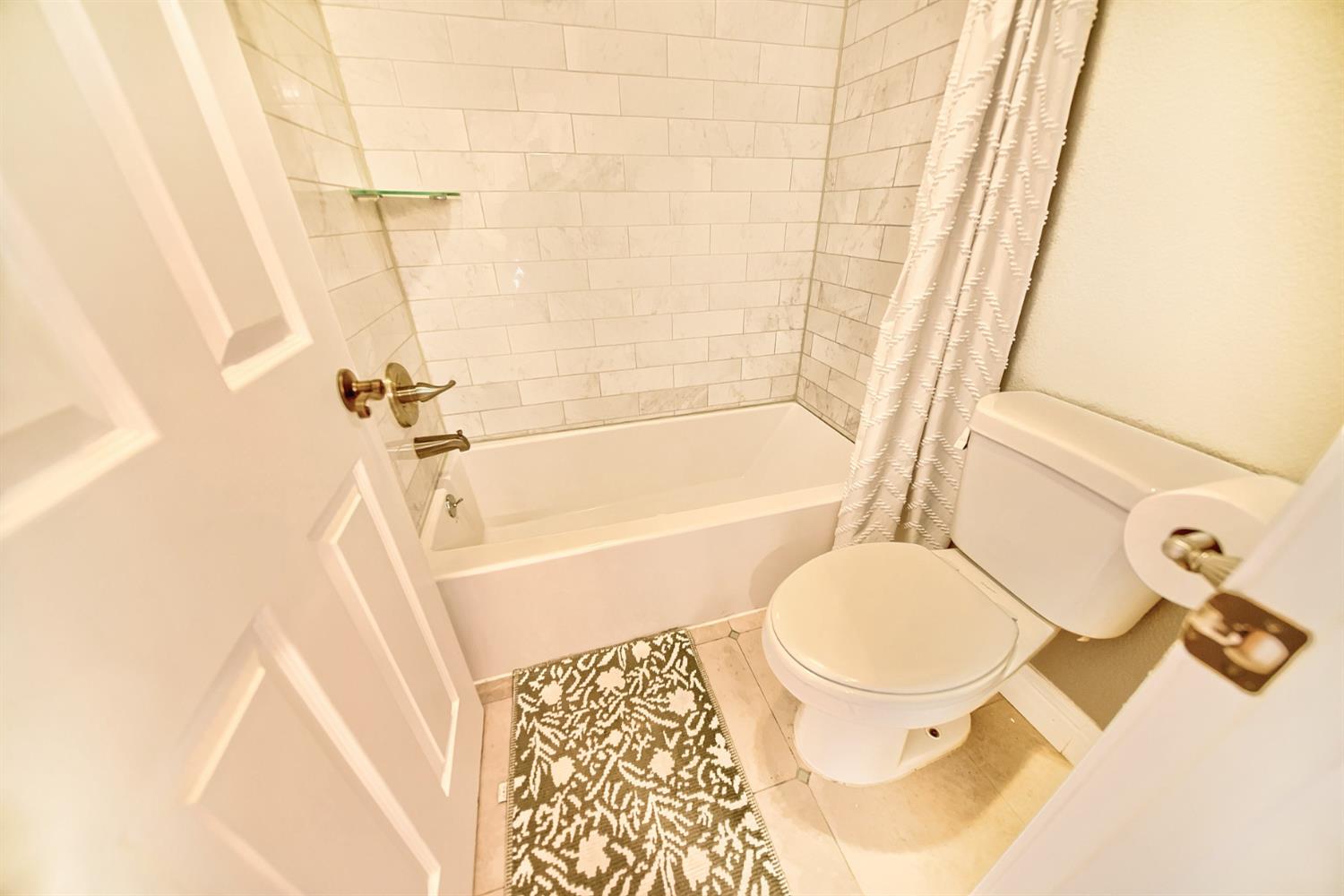 579 Almondcrest St, Oakdale, CA 95361