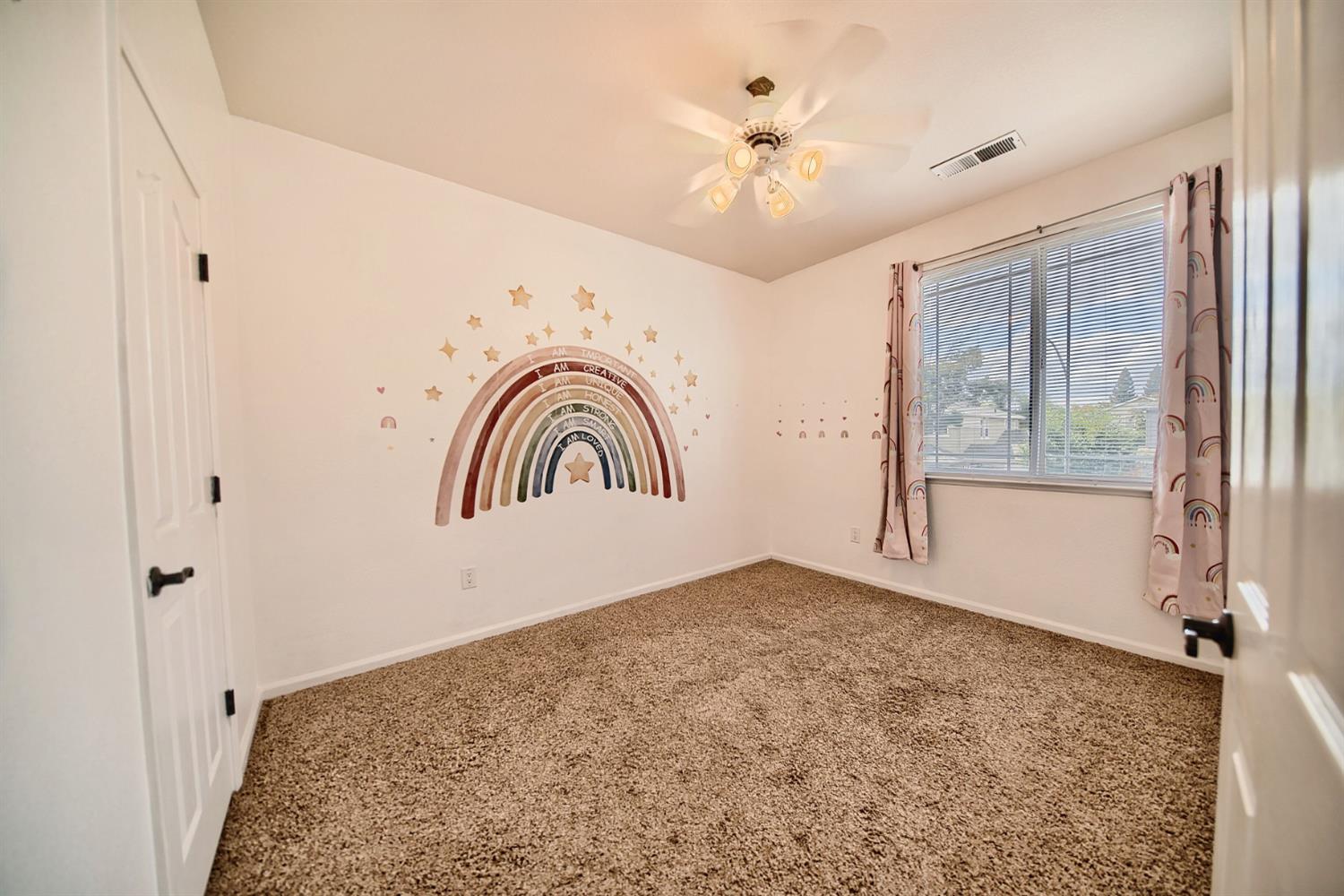 579 Almondcrest St, Oakdale, CA 95361