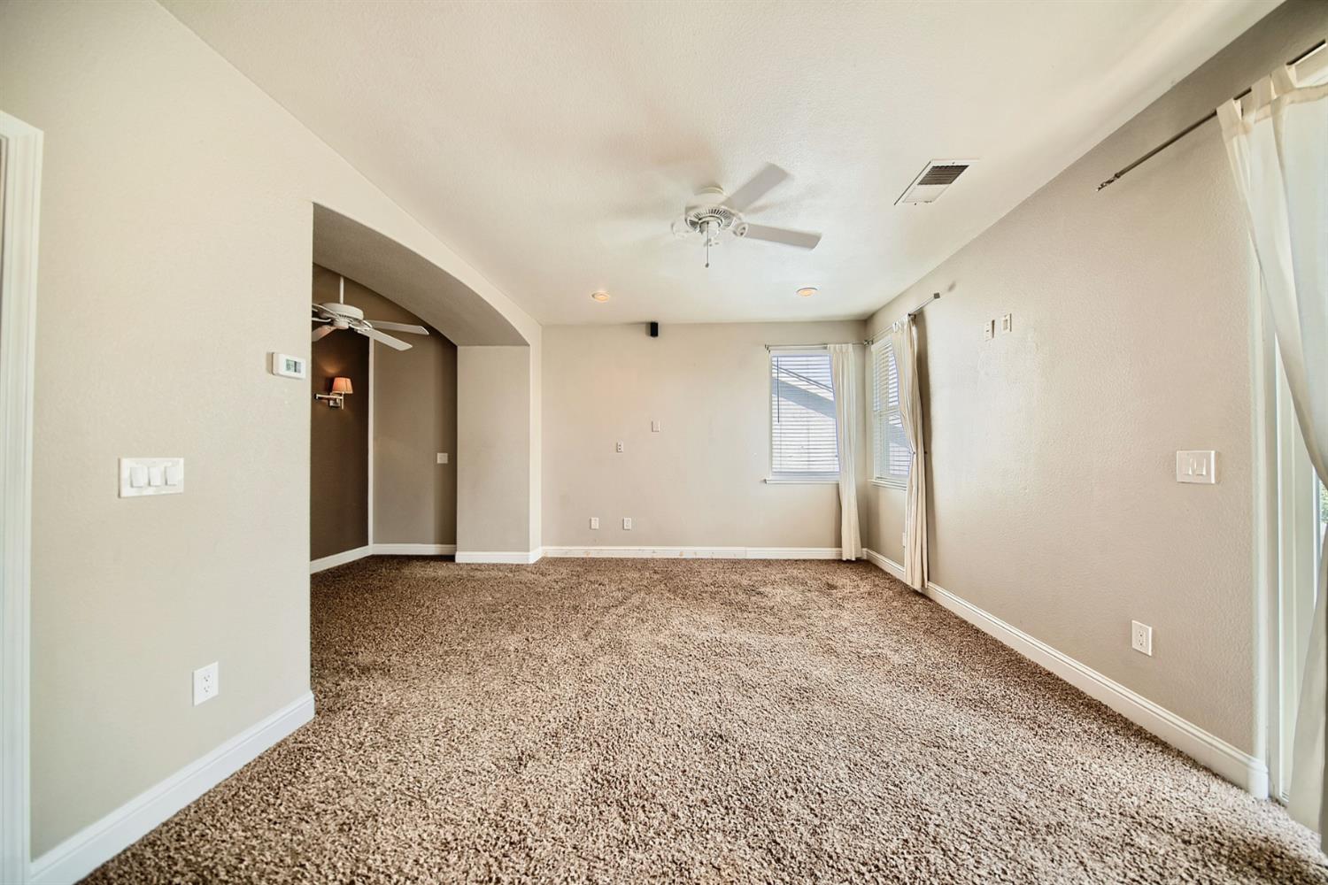 579 Almondcrest St, Oakdale, CA 95361