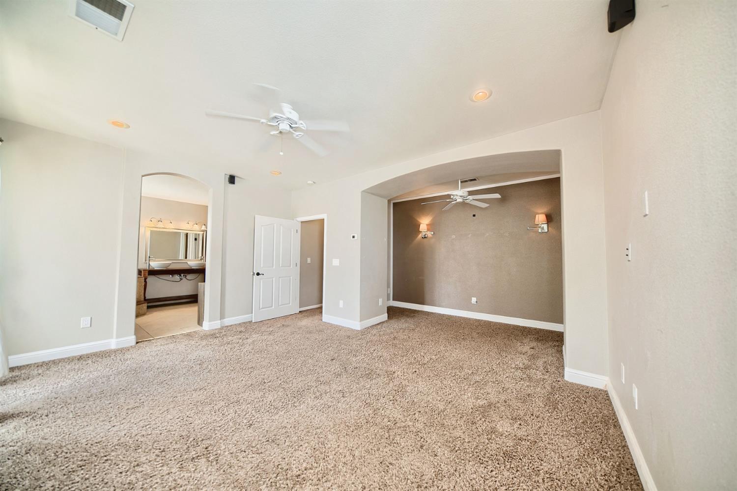 579 Almondcrest St, Oakdale, CA 95361