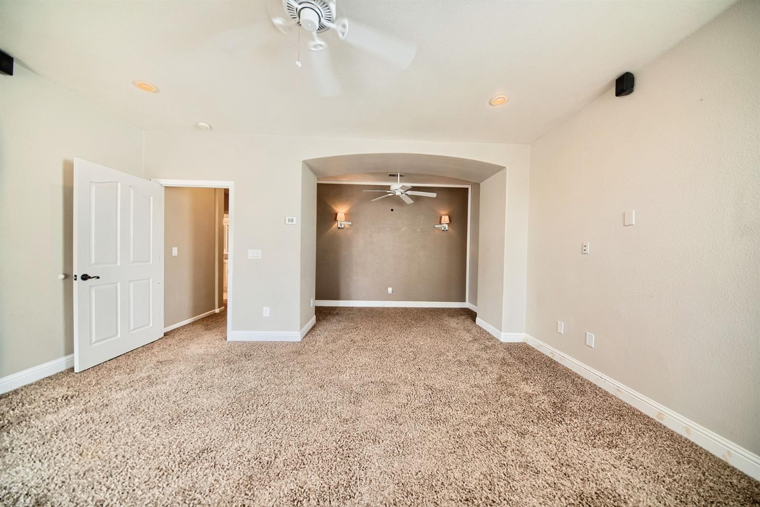 579 Almondcrest St, Oakdale, CA 95361