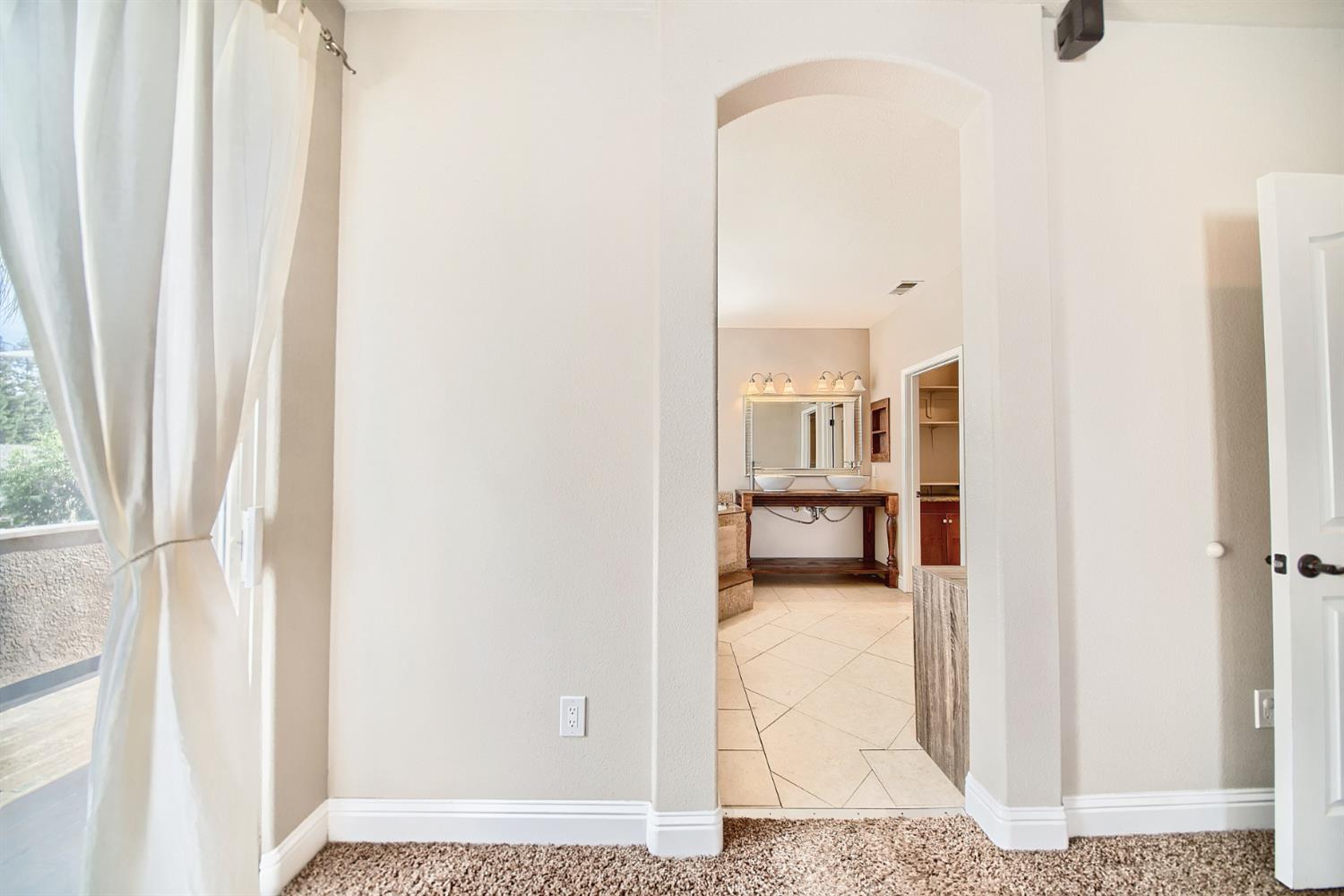 579 Almondcrest St, Oakdale, CA 95361