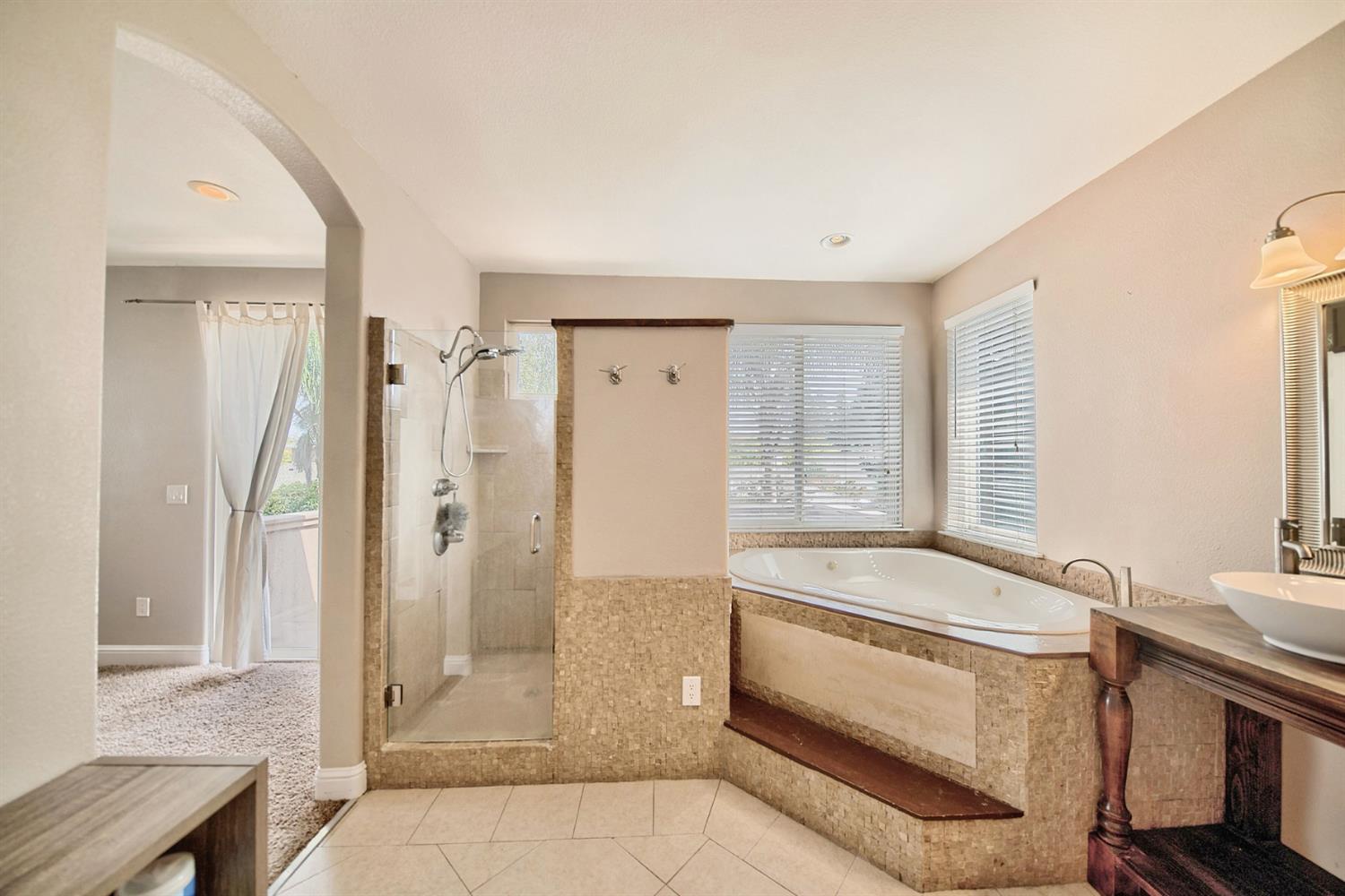 579 Almondcrest St, Oakdale, CA 95361