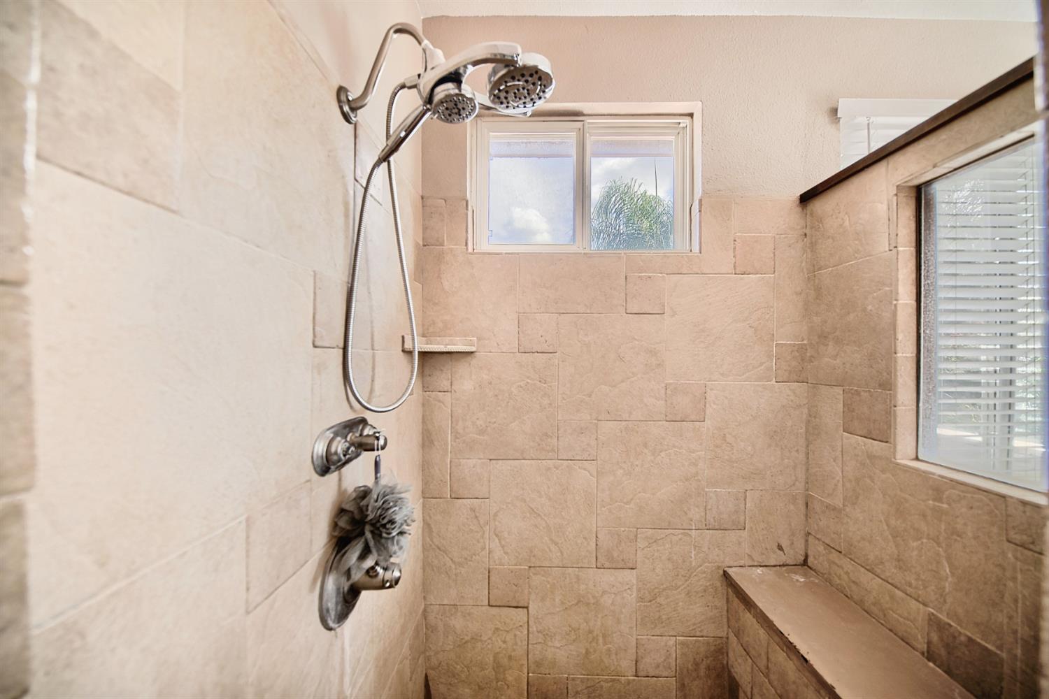 579 Almondcrest St, Oakdale, CA 95361