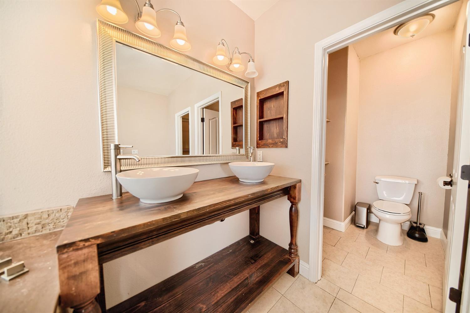 579 Almondcrest St, Oakdale, CA 95361