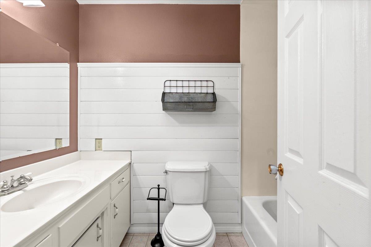 1515 Elizabeth, Escalon, CA 95320