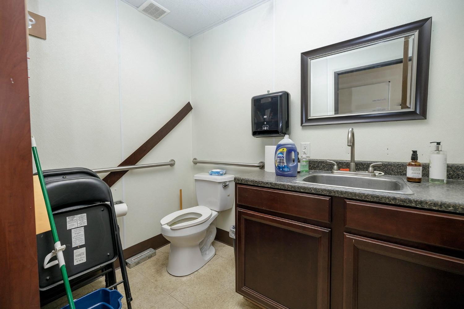 7831 Crows Landing Rd, Ceres, CA 95307