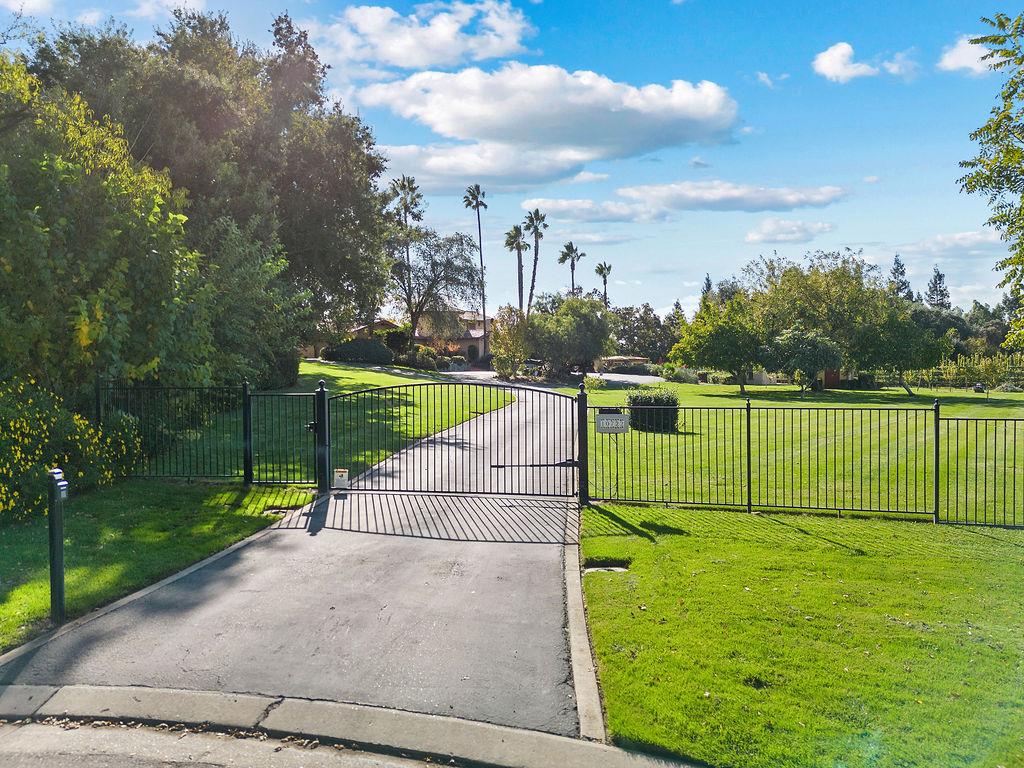 10722 Rawles Rd, Oakdale, CA 95361