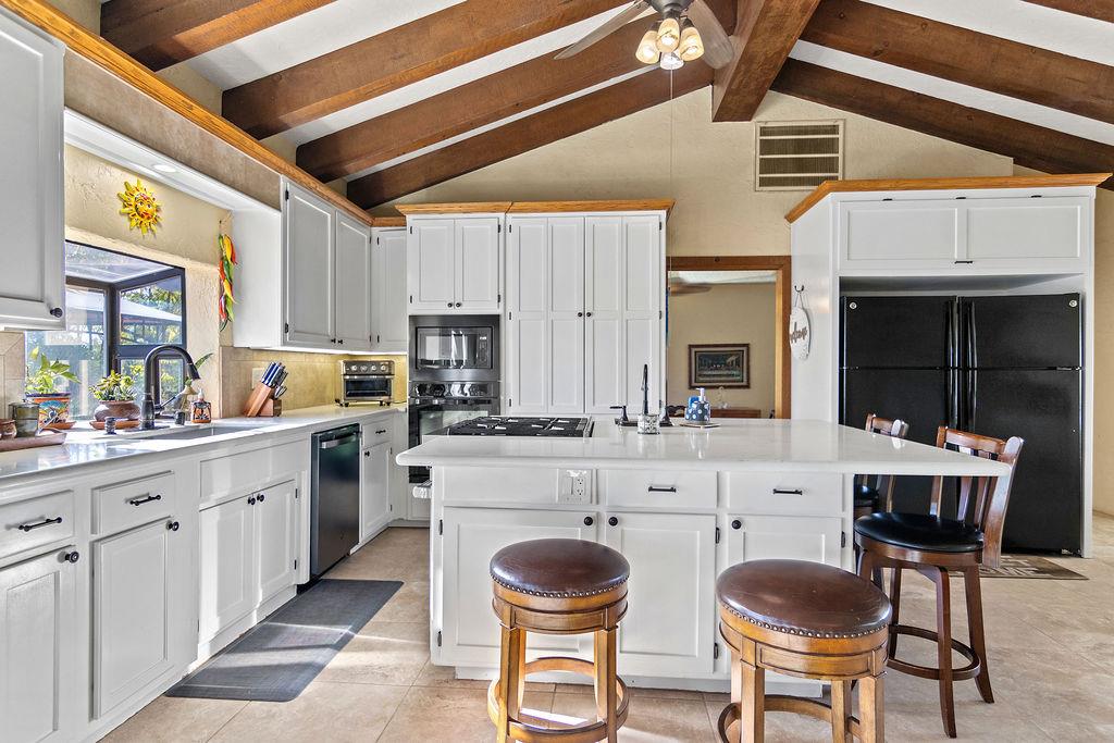 10722 Rawles Rd, Oakdale, CA 95361