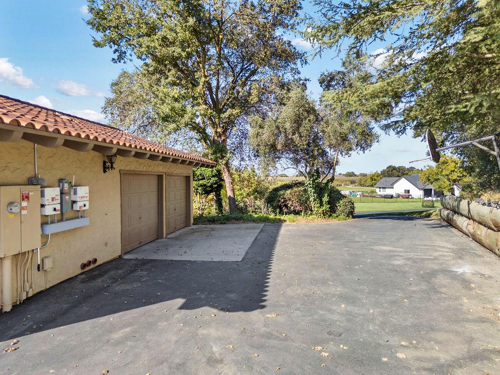 10722 Rawles Rd, Oakdale, CA 95361