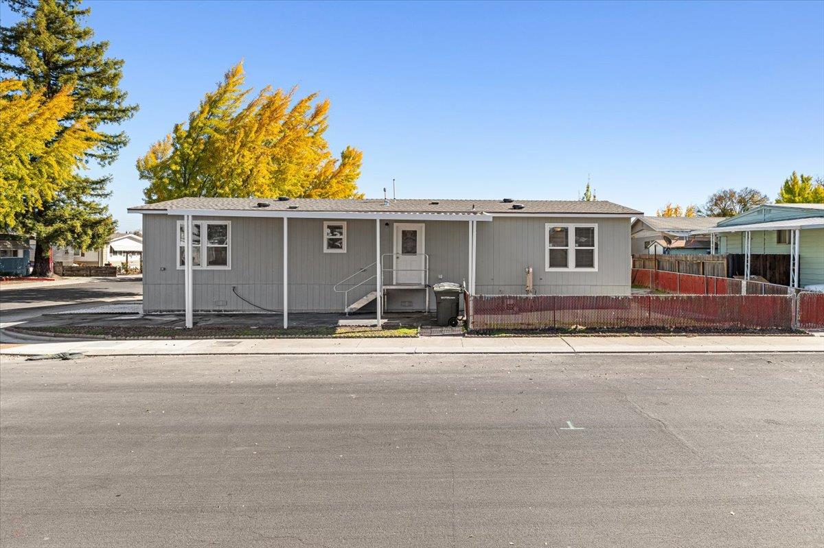 2128 Barrington Ln, Modesto, CA 95350