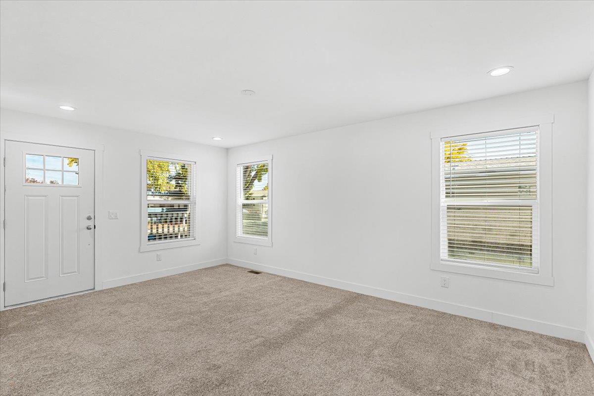 2128 Barrington Ln, Modesto, CA 95350