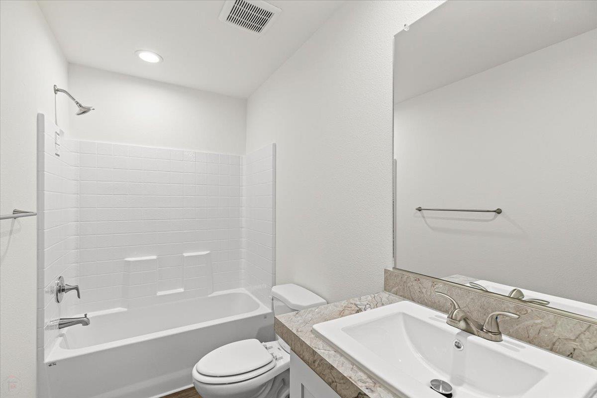 2128 Barrington Ln, Modesto, CA 95350