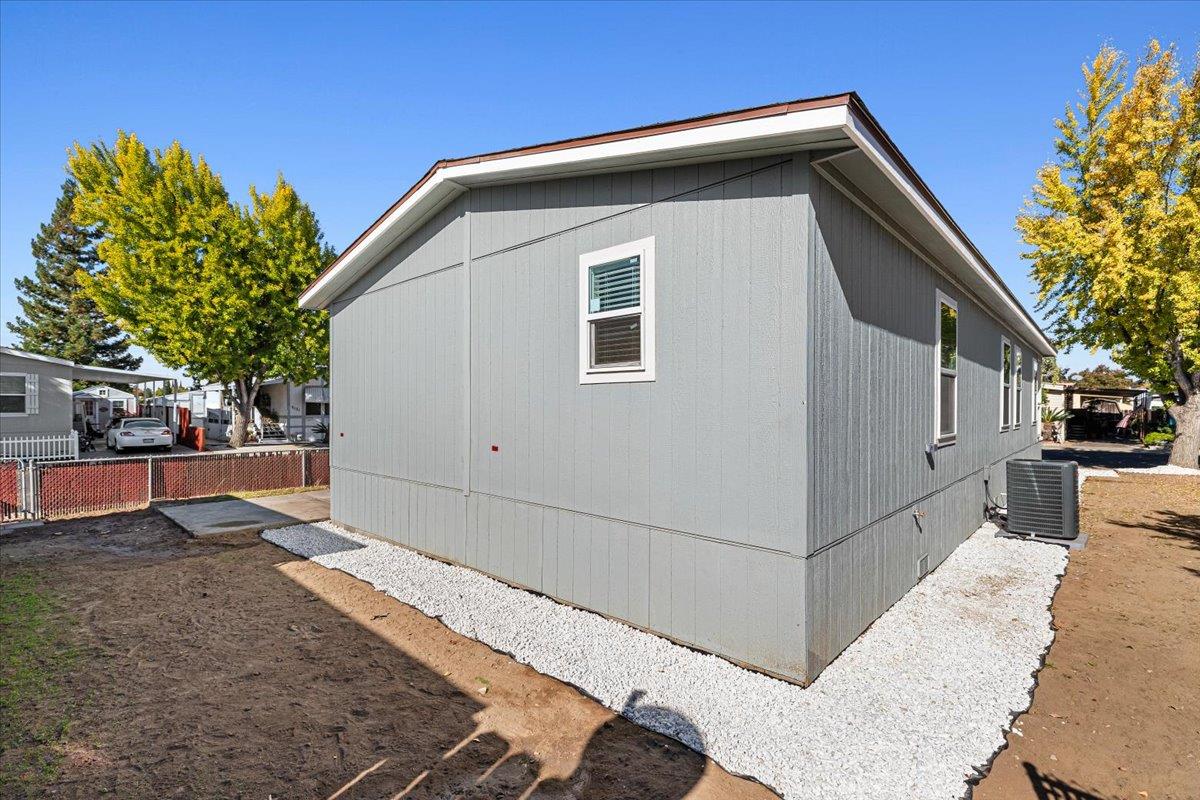 2128 Barrington Ln, Modesto, CA 95350
