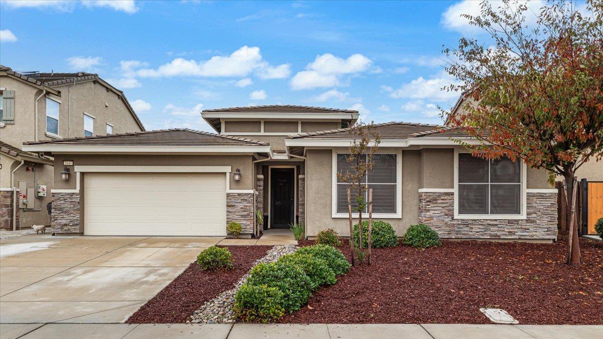 2147 Saffron Dr, Manteca, CA 95337