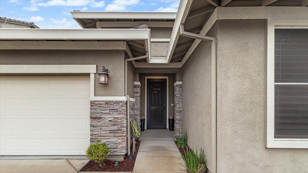 2147 Saffron Dr, Manteca, CA 95337