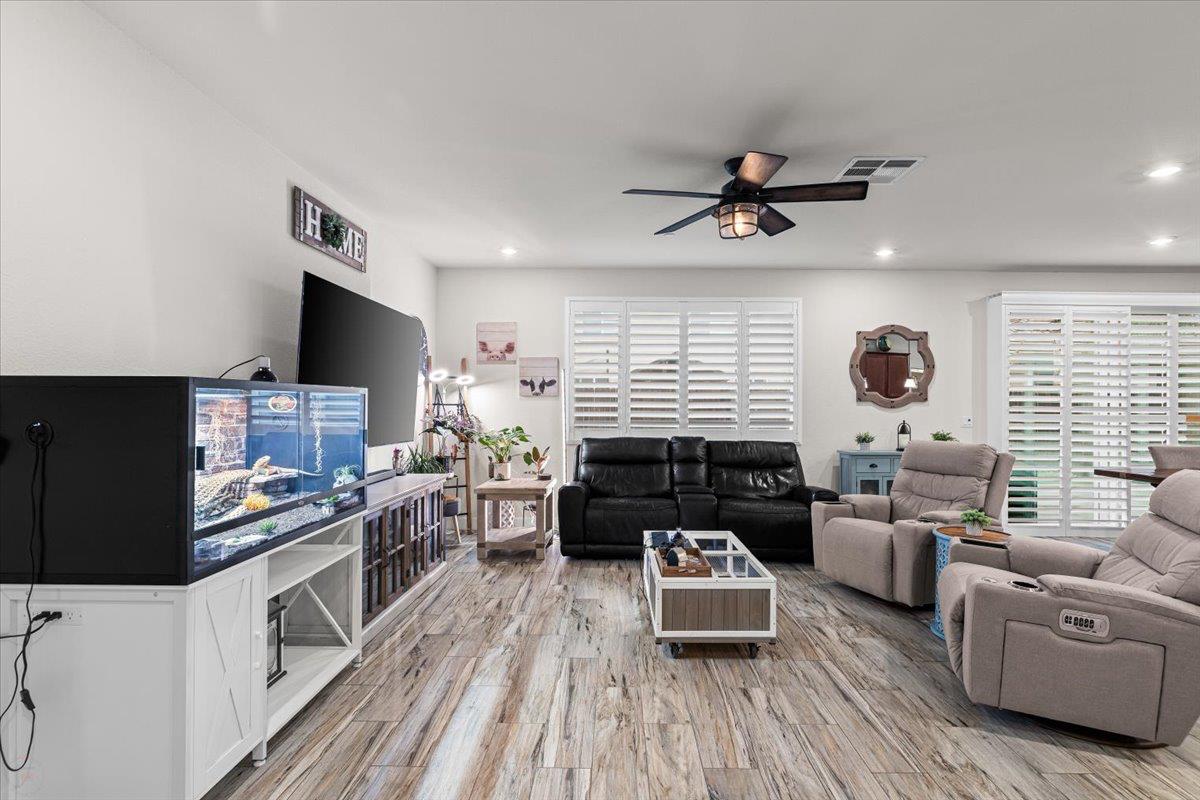 2147 Saffron Dr, Manteca, CA 95337