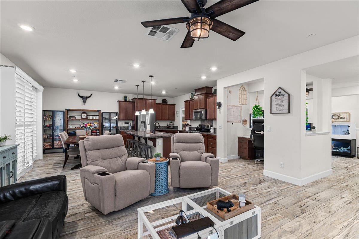 2147 Saffron Dr, Manteca, CA 95337