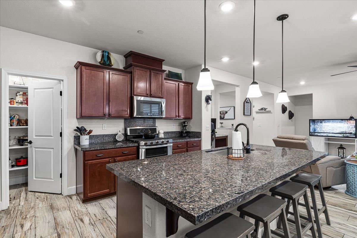 2147 Saffron Dr, Manteca, CA 95337