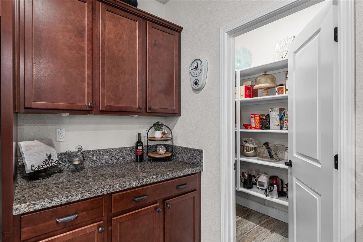 2147 Saffron Dr, Manteca, CA 95337