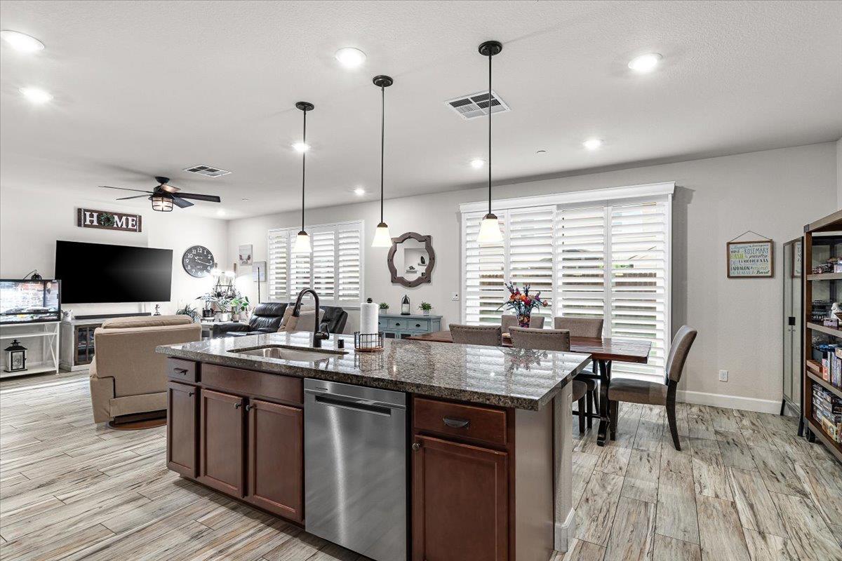 2147 Saffron Dr, Manteca, CA 95337