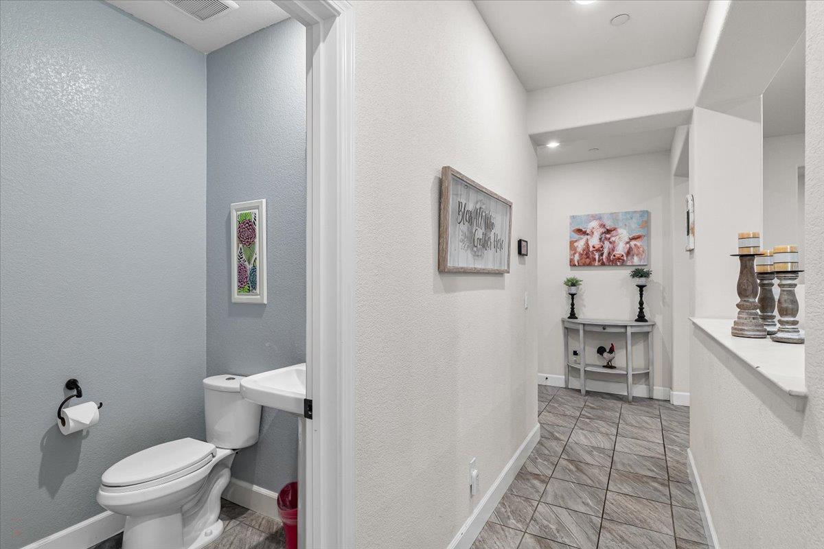 2147 Saffron Dr, Manteca, CA 95337