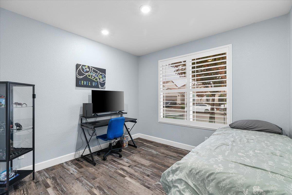 2147 Saffron Dr, Manteca, CA 95337