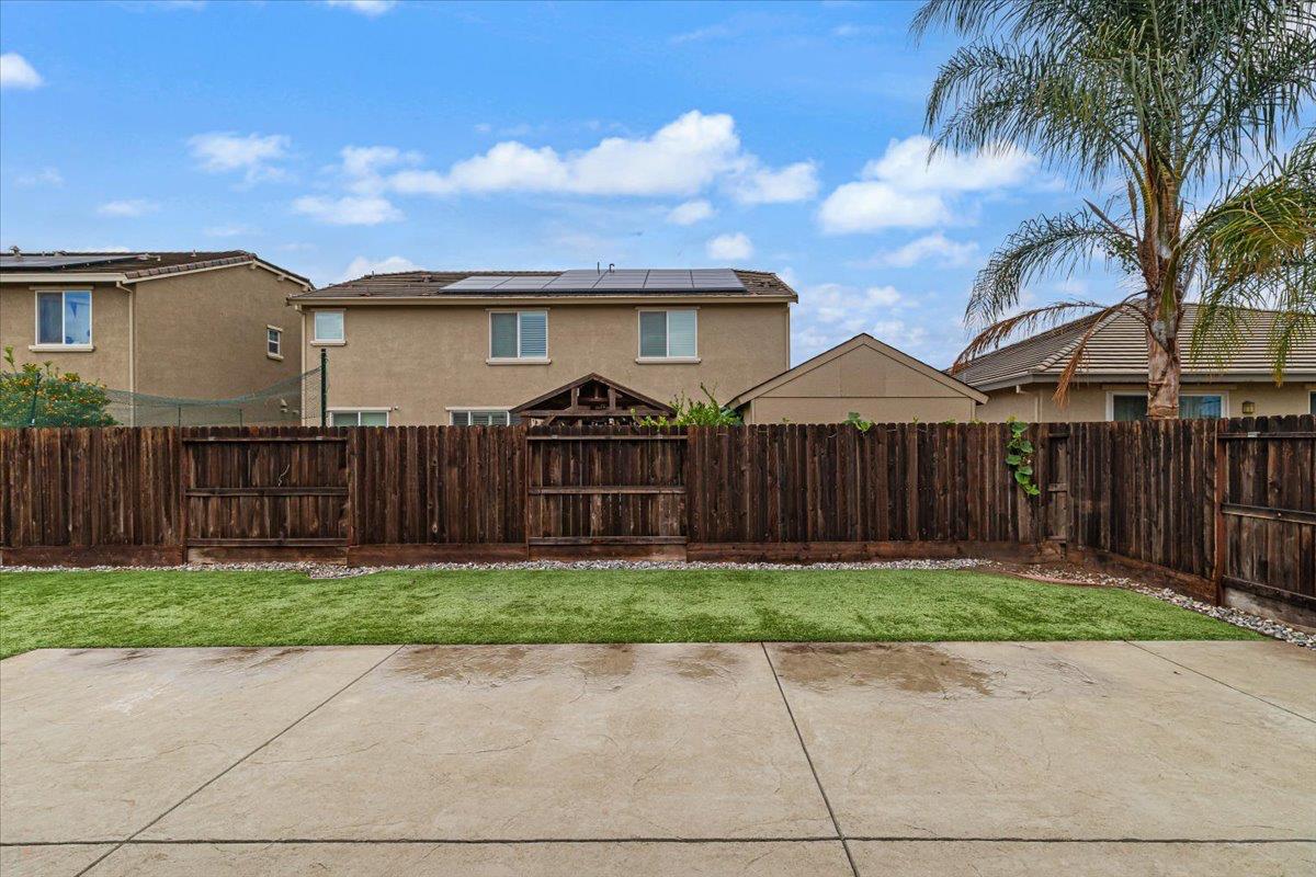 2147 Saffron Dr, Manteca, CA 95337