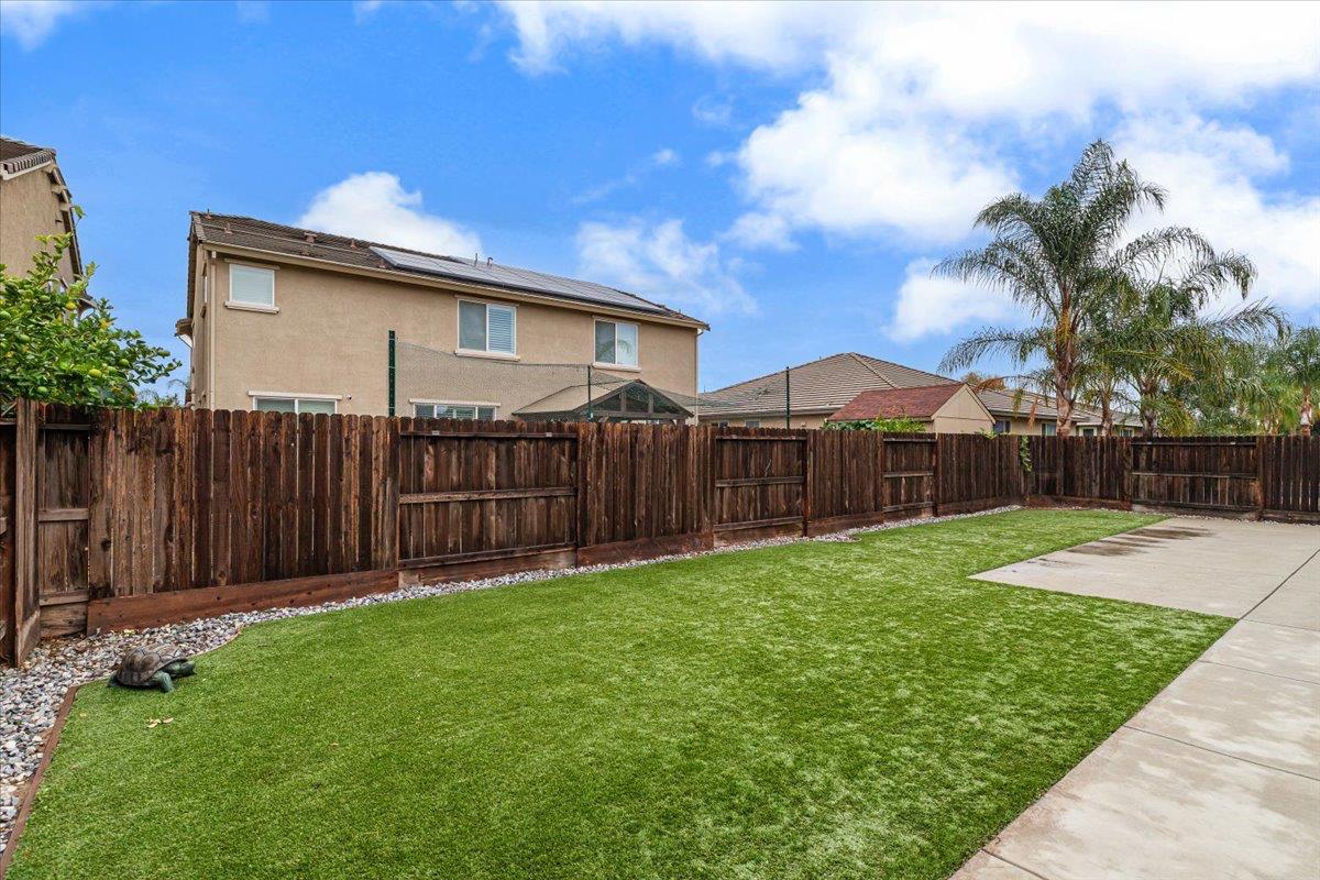 2147 Saffron Dr, Manteca, CA 95337