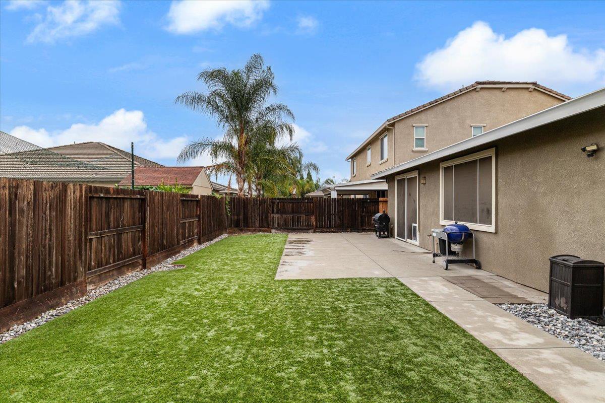 2147 Saffron Dr, Manteca, CA 95337