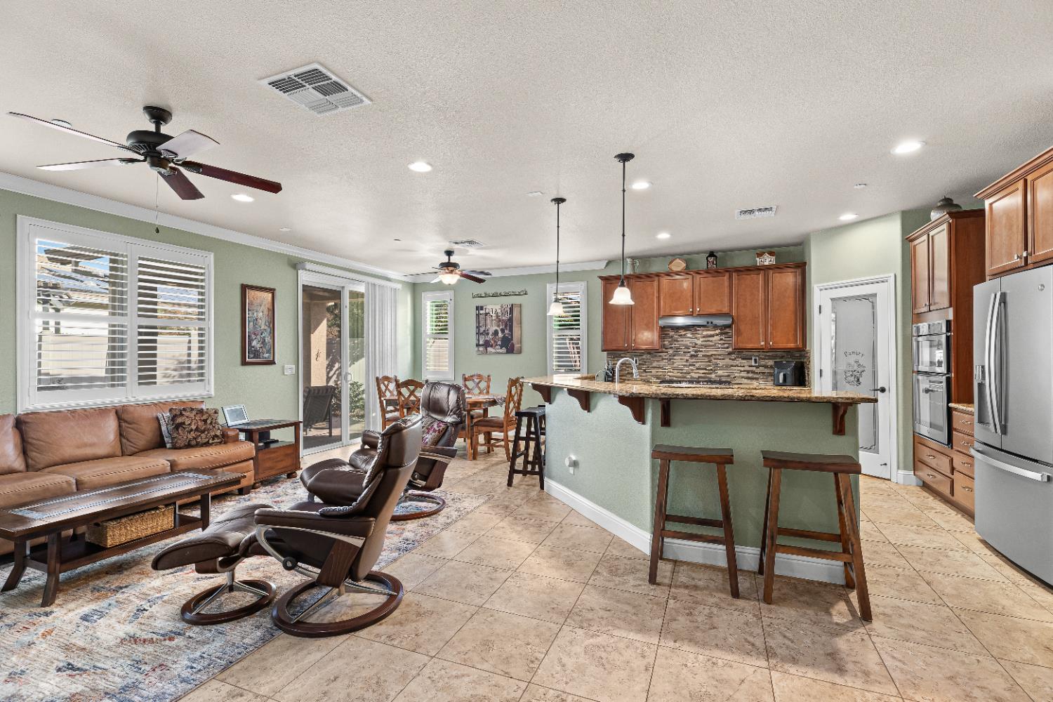 2494 Redbud Way, Manteca, CA 95336