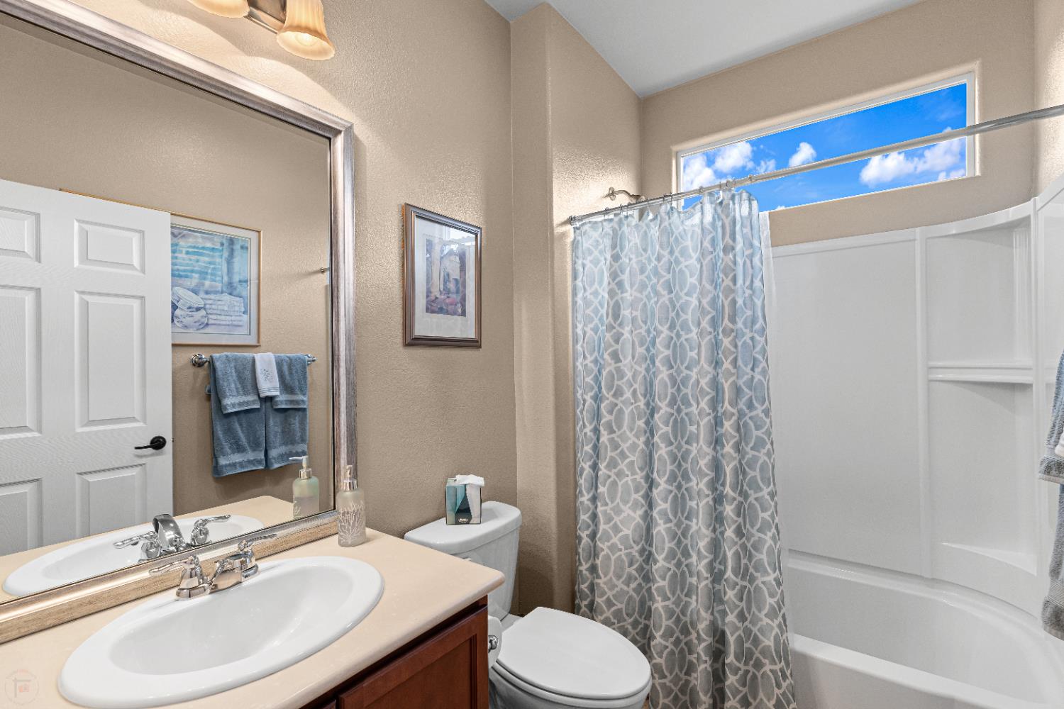 2494 Redbud Way, Manteca, CA 95336